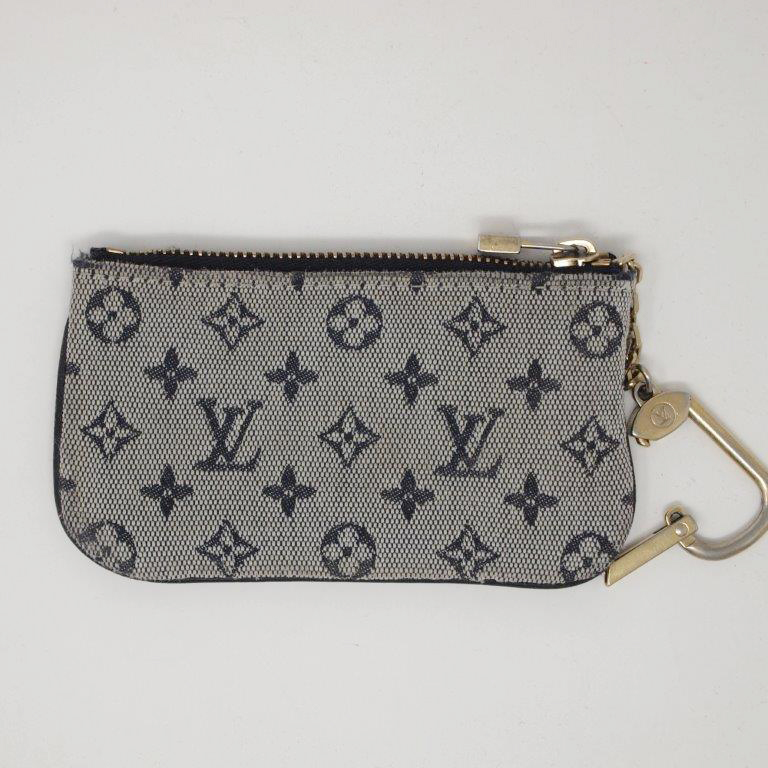 LOUIS VUITTON 小銭入れのところが少し汚れました。